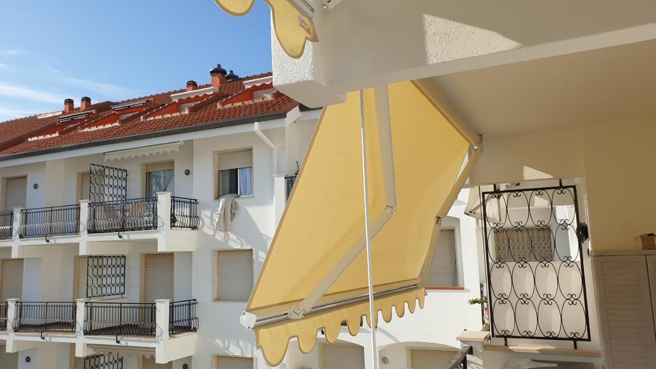 Condominio Ariazzurra S. Bart. San Bartolomeo Al Mare Exterior photo